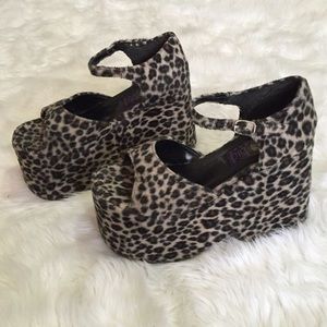FUZZY FUR LEOPARD 90s VINTAGE PLATFORMS ISO🧸